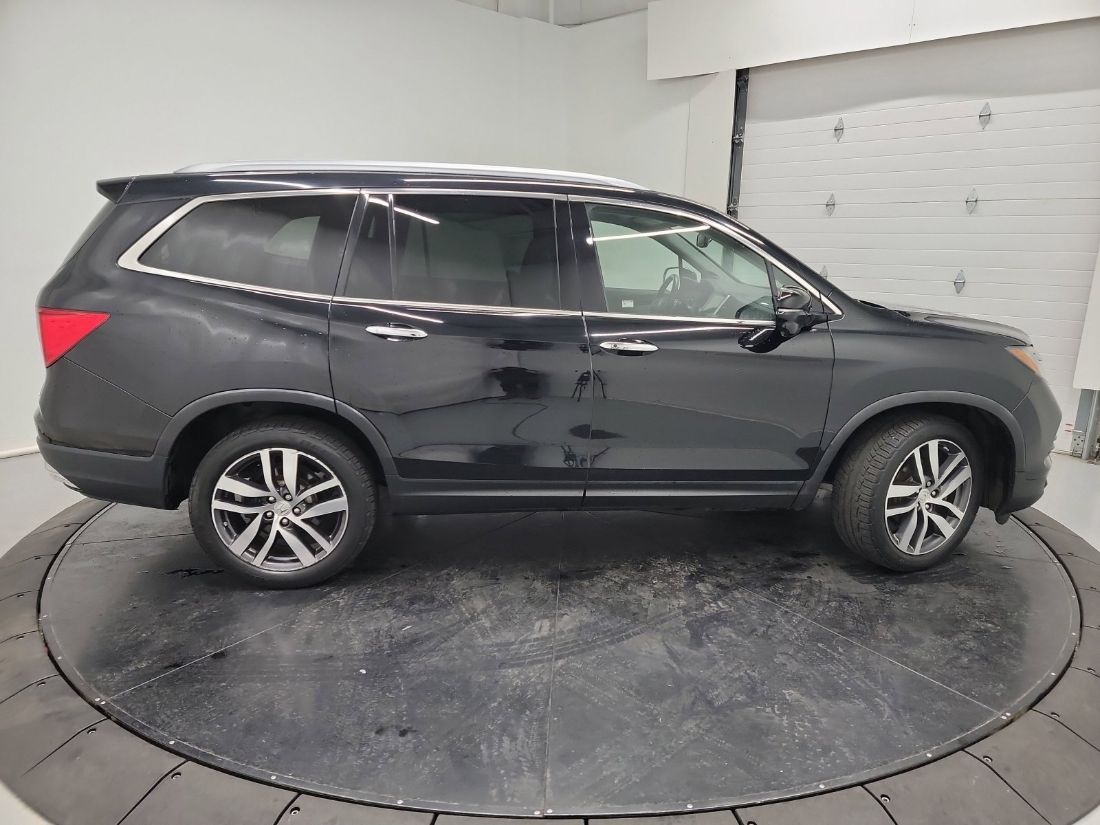 Used 2016 Honda Pilot Touring image 11