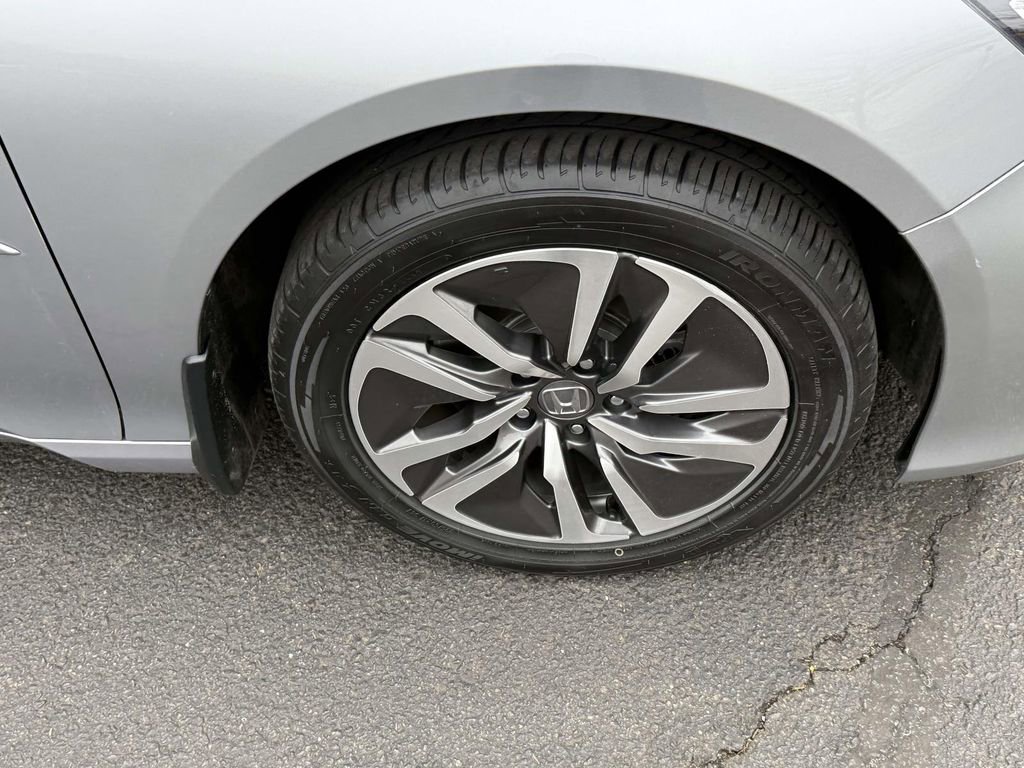 Used 2018 Honda Accord Touring image 7