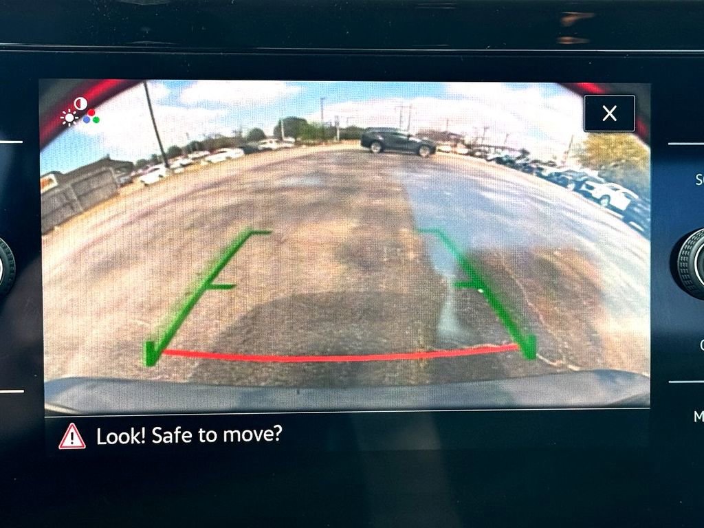 Certified 2025 Volkswagen Jetta SE image 25