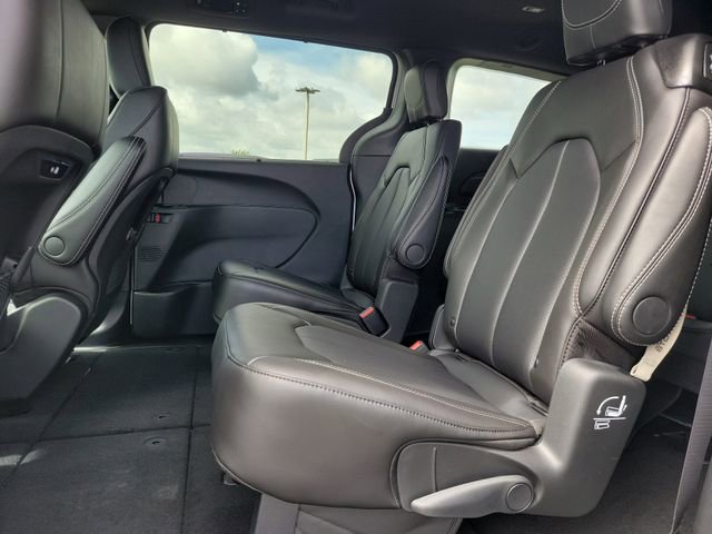 New 2026 Chrysler Pacifica Select FWD image 8