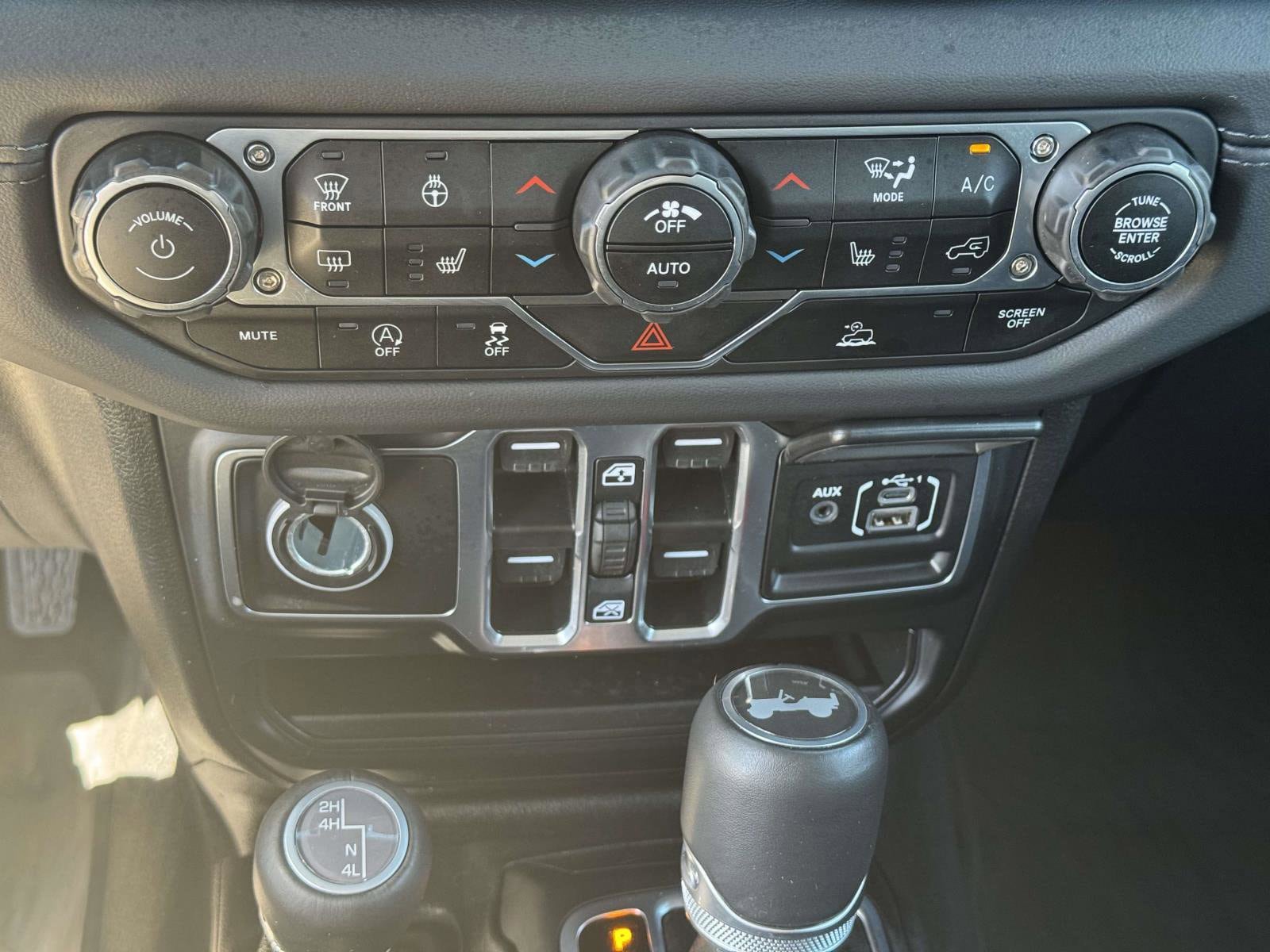 Certified 2024 Jeep Wrangler Unlimited Sahara AWD/4WD image 26