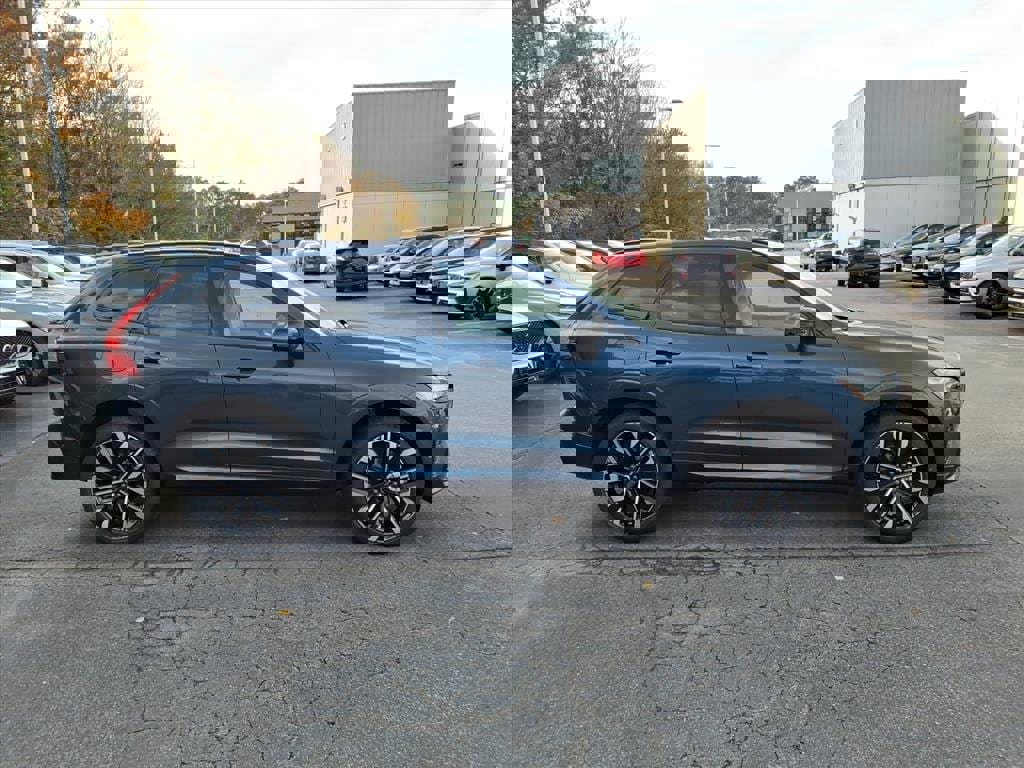 New 2026 Volvo XC60 B5 Ultra w/ Protection Package Premier image 2