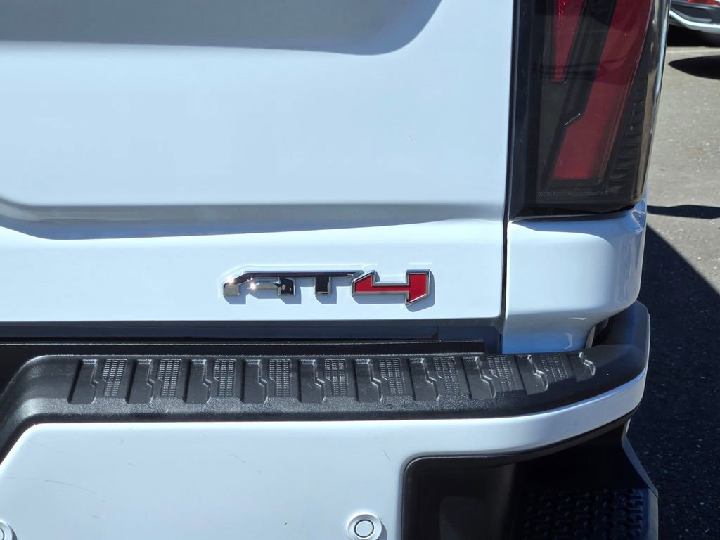 Used 2024 GMC Sierra 2500 AT4 w/ AT4 Premium Plus Package AWD/4WD image 11