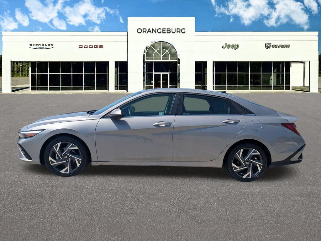 Used 2025 Hyundai Elantra Limited FWD image 4