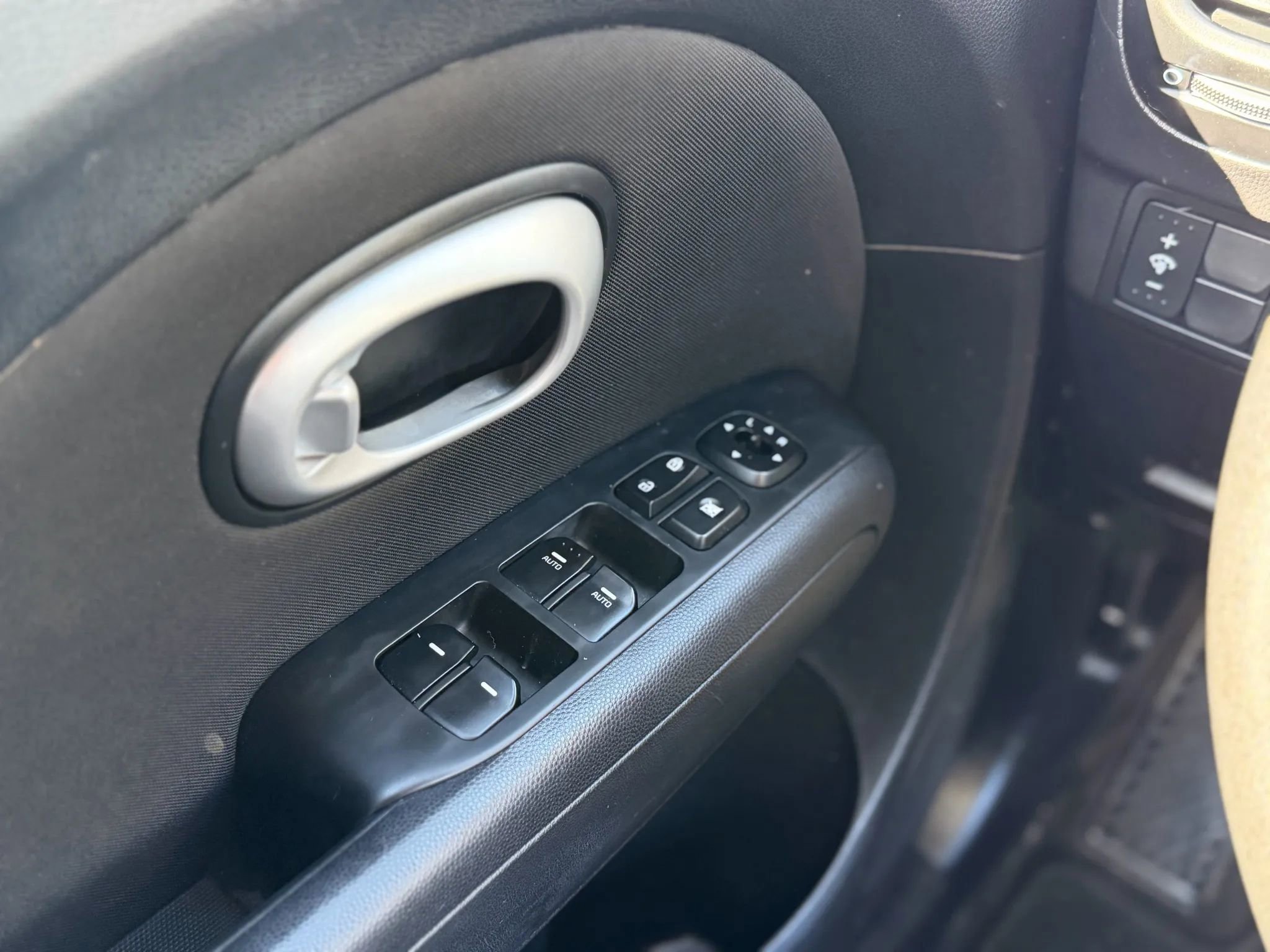 Used 2014 Kia Soul + image 34