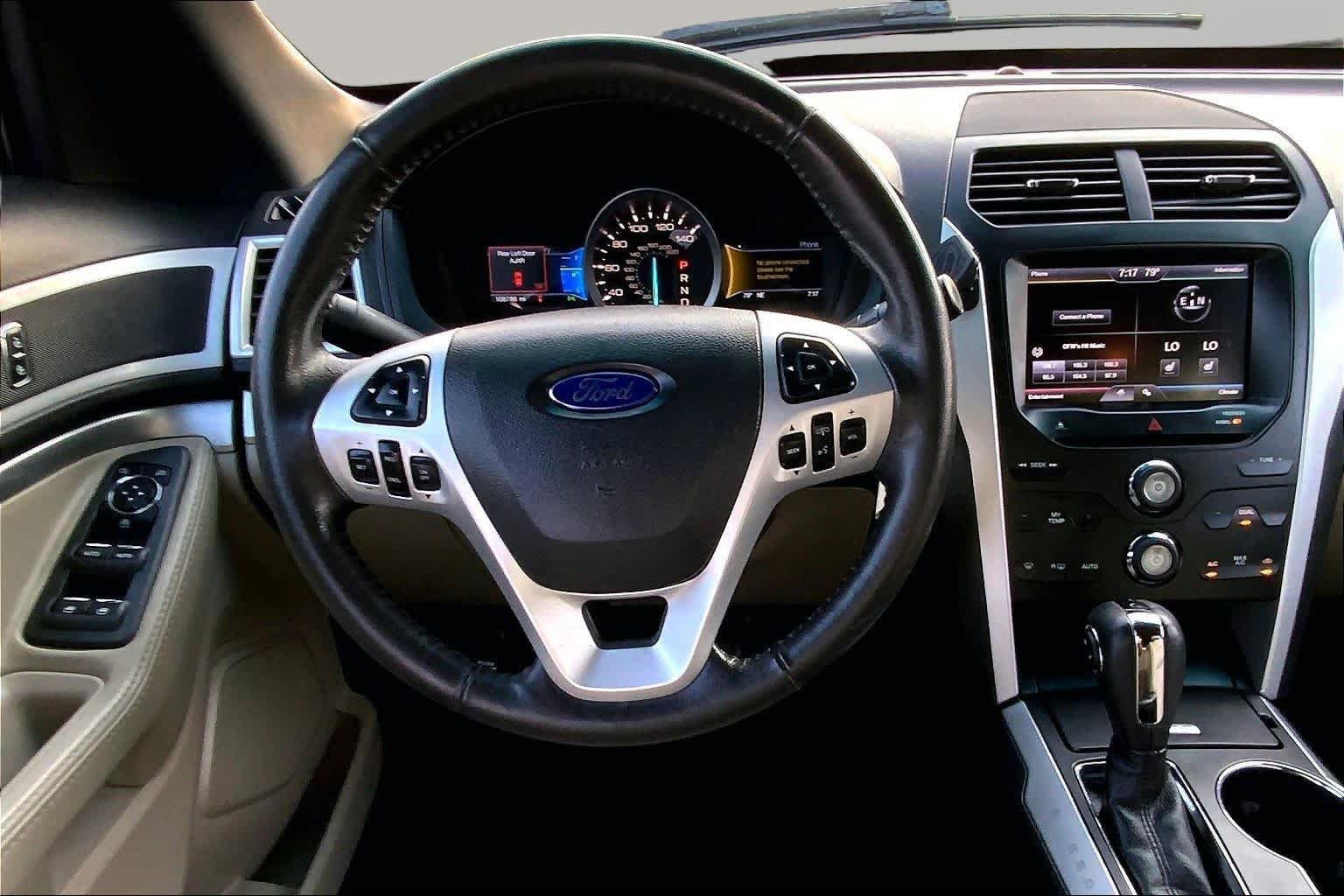 Used 2015 Ford Explorer XLT w/ Equipment Group 202B FWD image 6