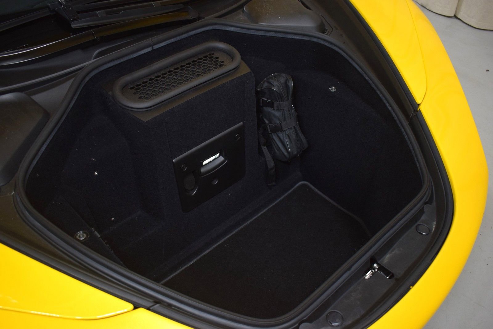 Used 2020 McLaren 720S Performance RWD image 41