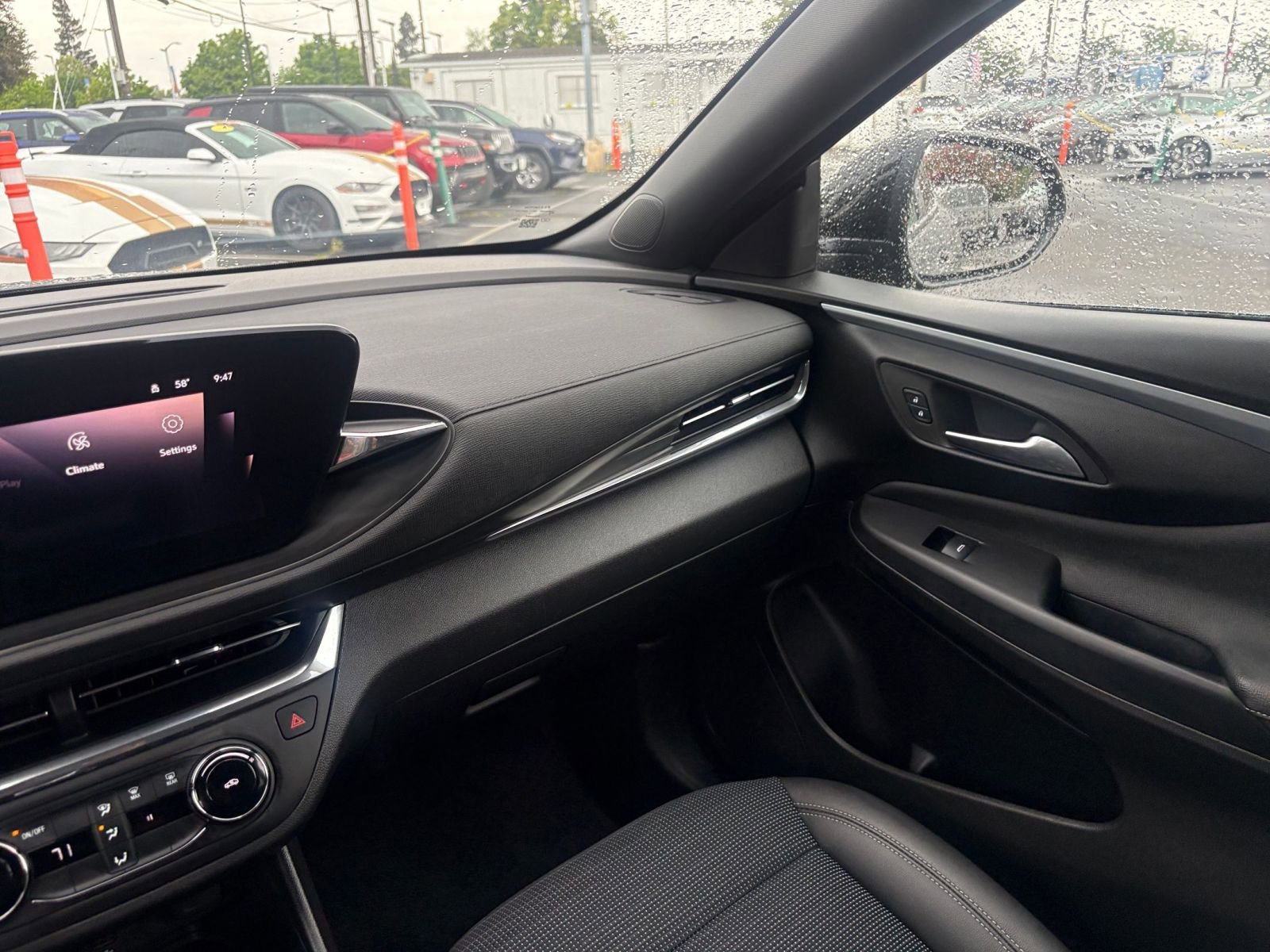 Used 2025 Buick Envista Preferred image 34