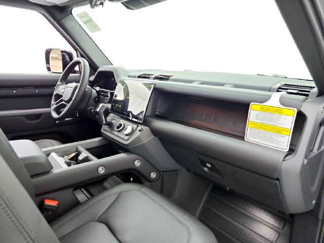 New 2026 Land Rover Defender 130 X-Dynamic SE AWD/4WD image 17
