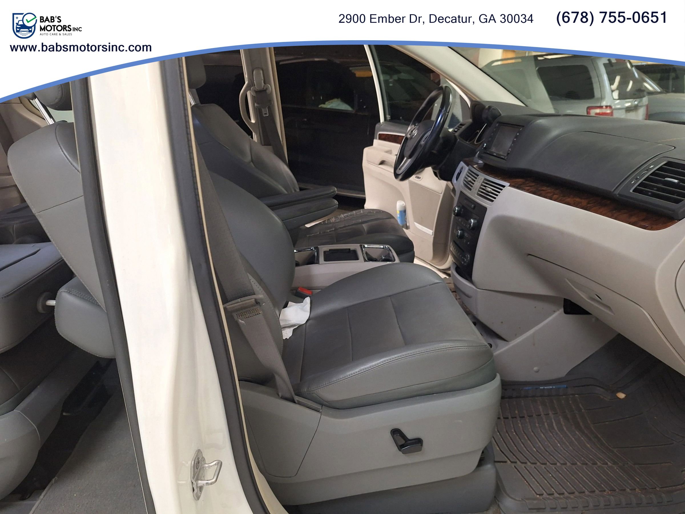 Used 2011 Volkswagen Routan SEL Premium FWD image 35