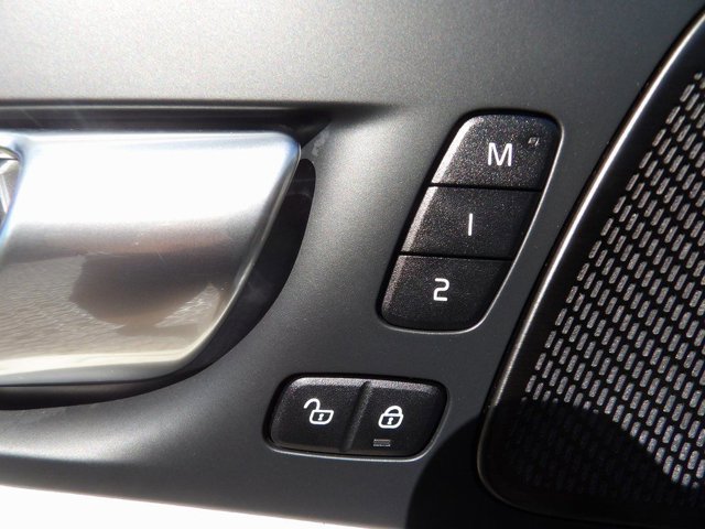 Certified 2023 Volvo XC60 T8 Ultimate w/ Climate Package image 12