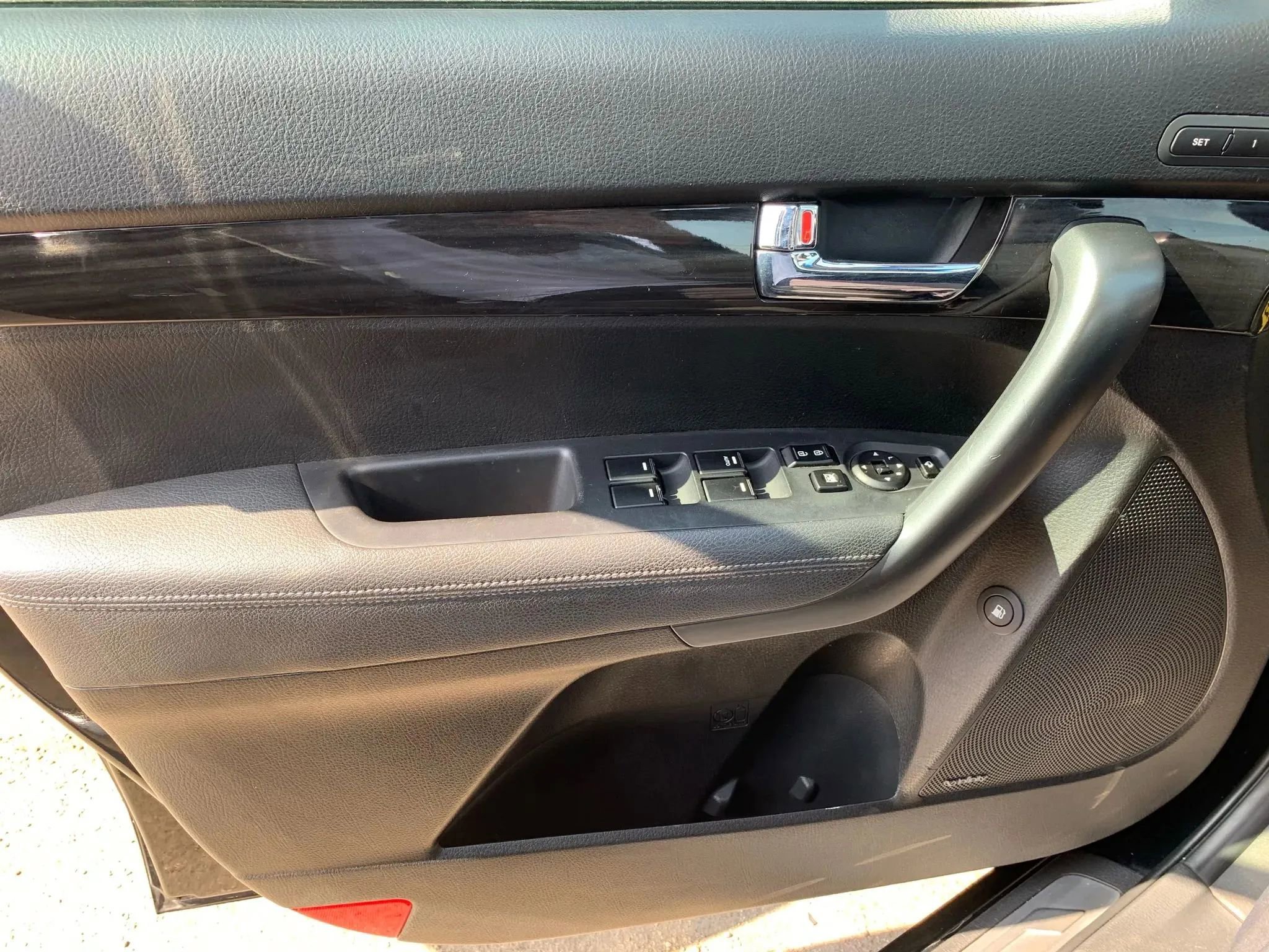 Used 2012 Kia Sorento SX image 24