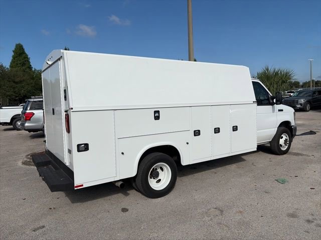 Used 2023 Ford E-450 and Econoline 450 Super Duty w/ Power Windows & Locks Group RWD image 5