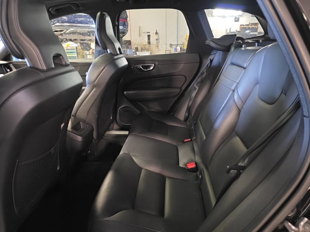 Used 2020 Volvo XC60 T6 Momentum AWD/4WD image 5