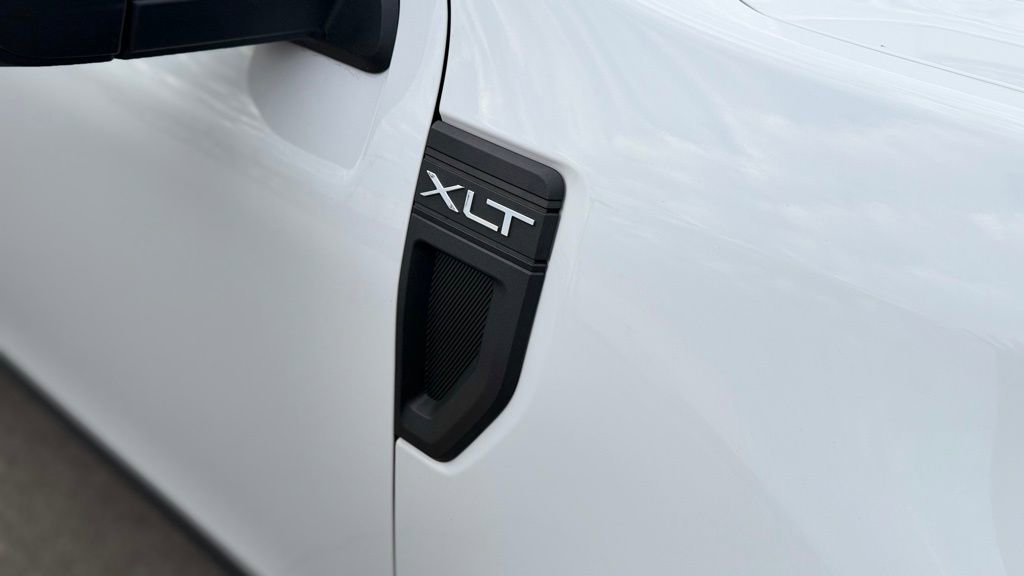 Used 2024 Ford Maverick XLT image 3