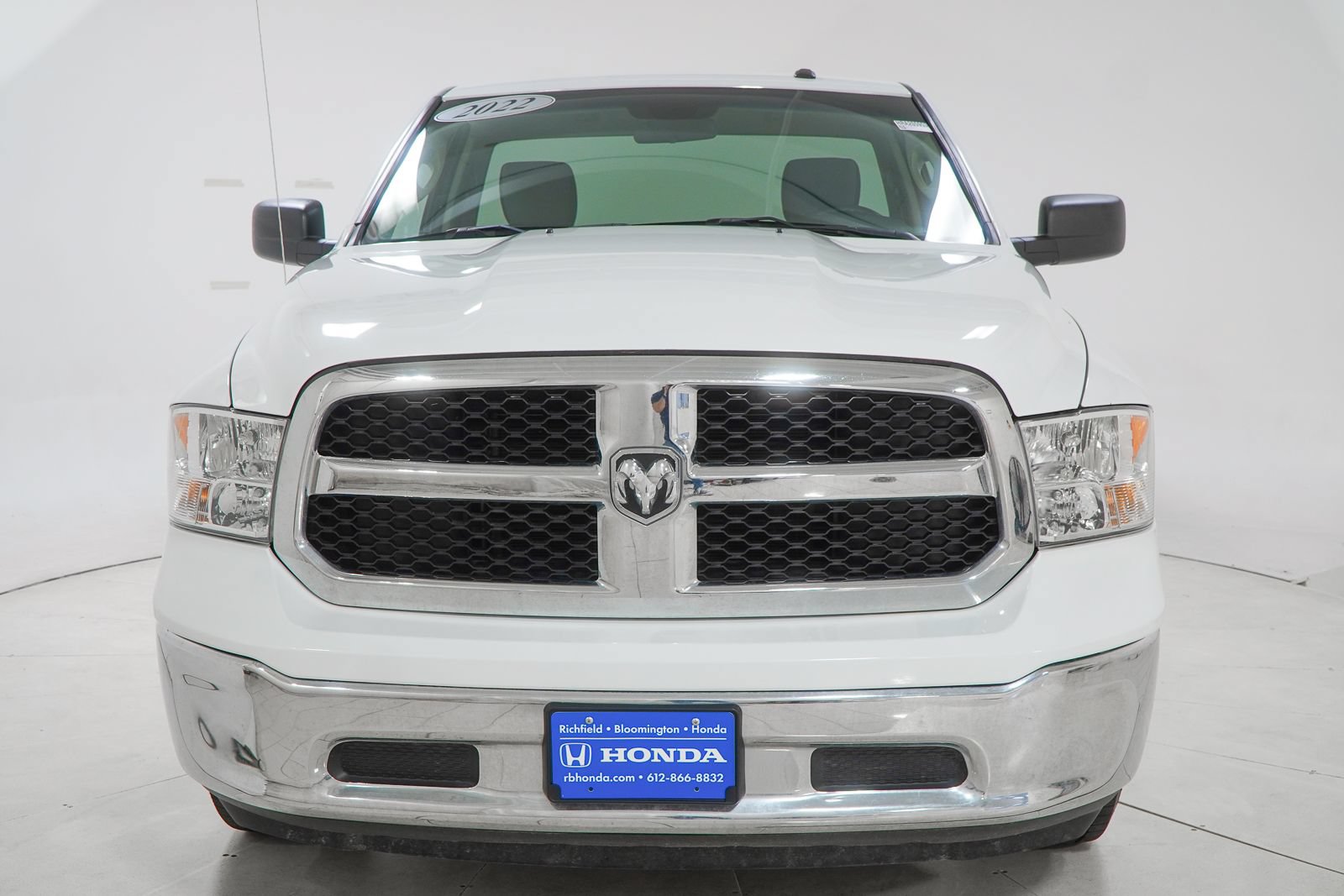 Used 2022 RAM 1500 Classic SLT AWD/4WD image 2