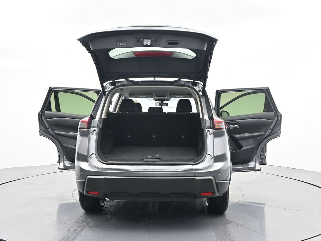 Used 2024 Nissan Rogue SV image 44