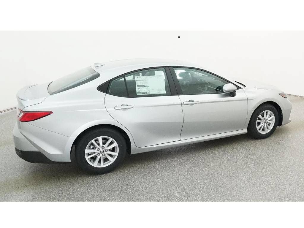 New 2026 Toyota Camry Hybrid FWD image 13