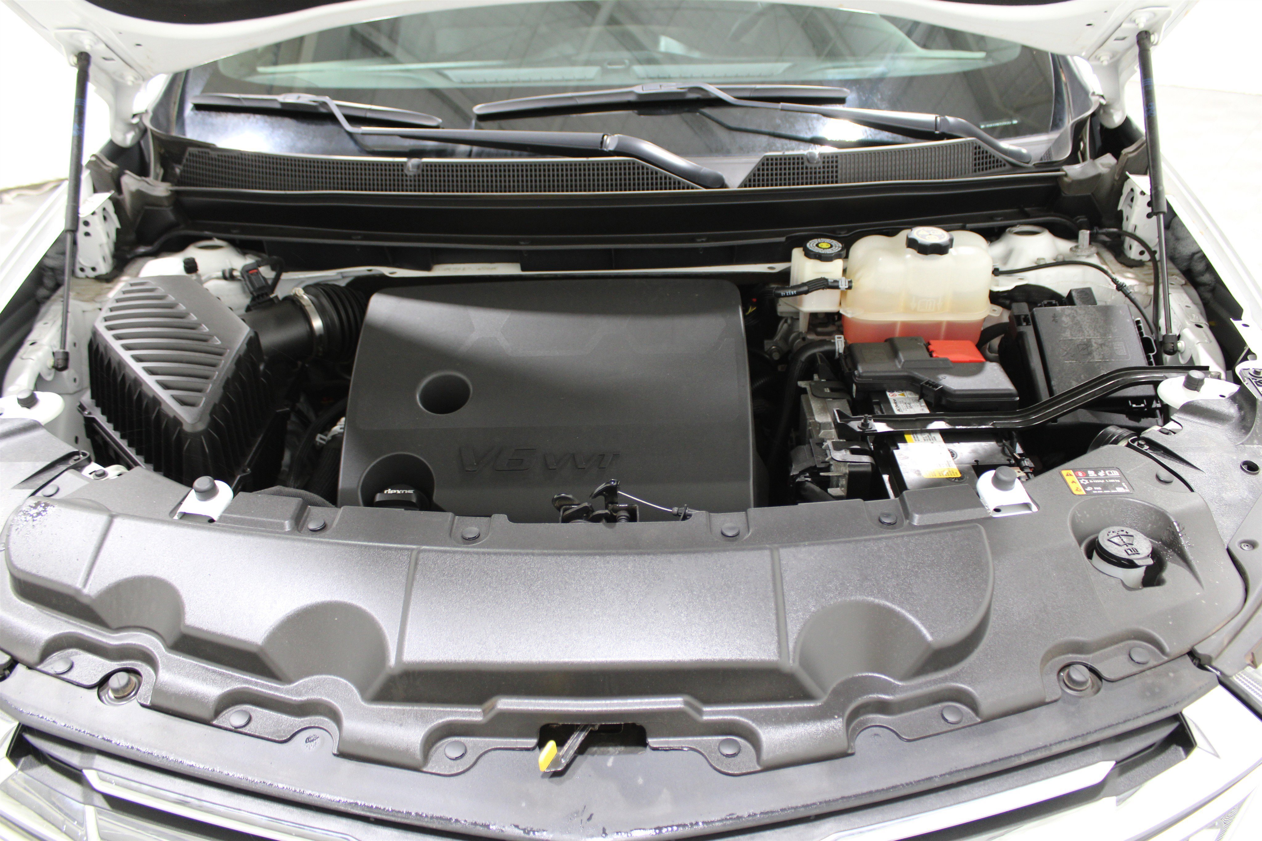 Used 2023 Chevrolet Traverse LT image 41