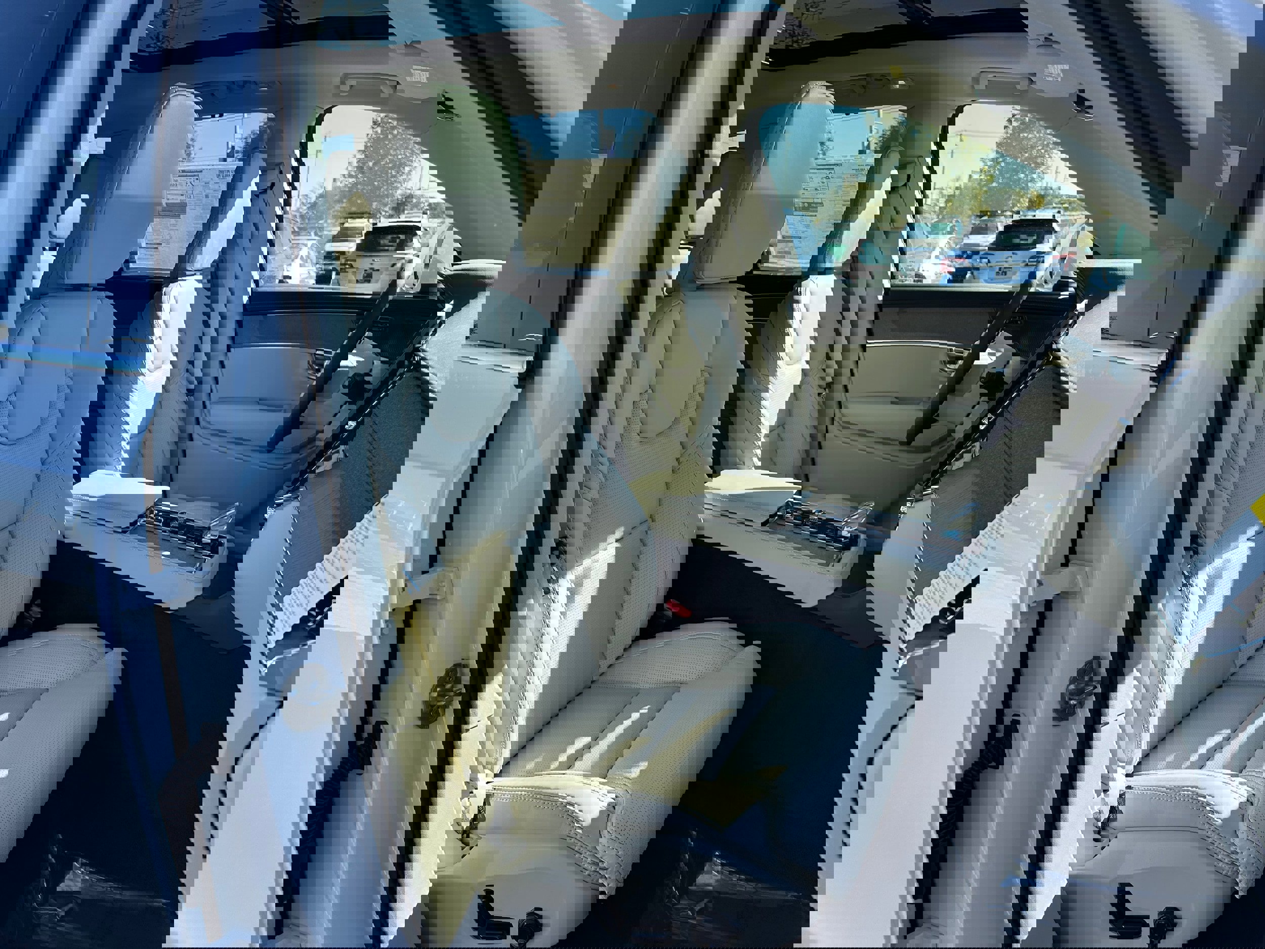 New 2026 Volvo XC90 B6 Ultra w/ Protection Package image 8