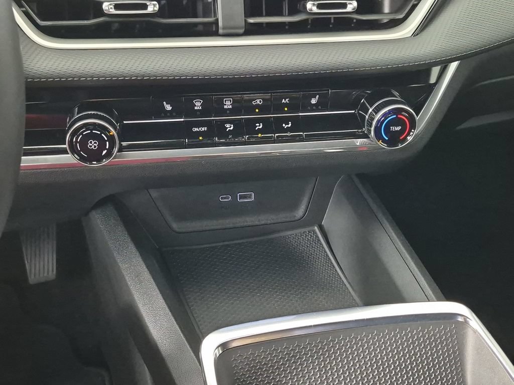 Certified 2025 Chevrolet Equinox LT FWD image 27