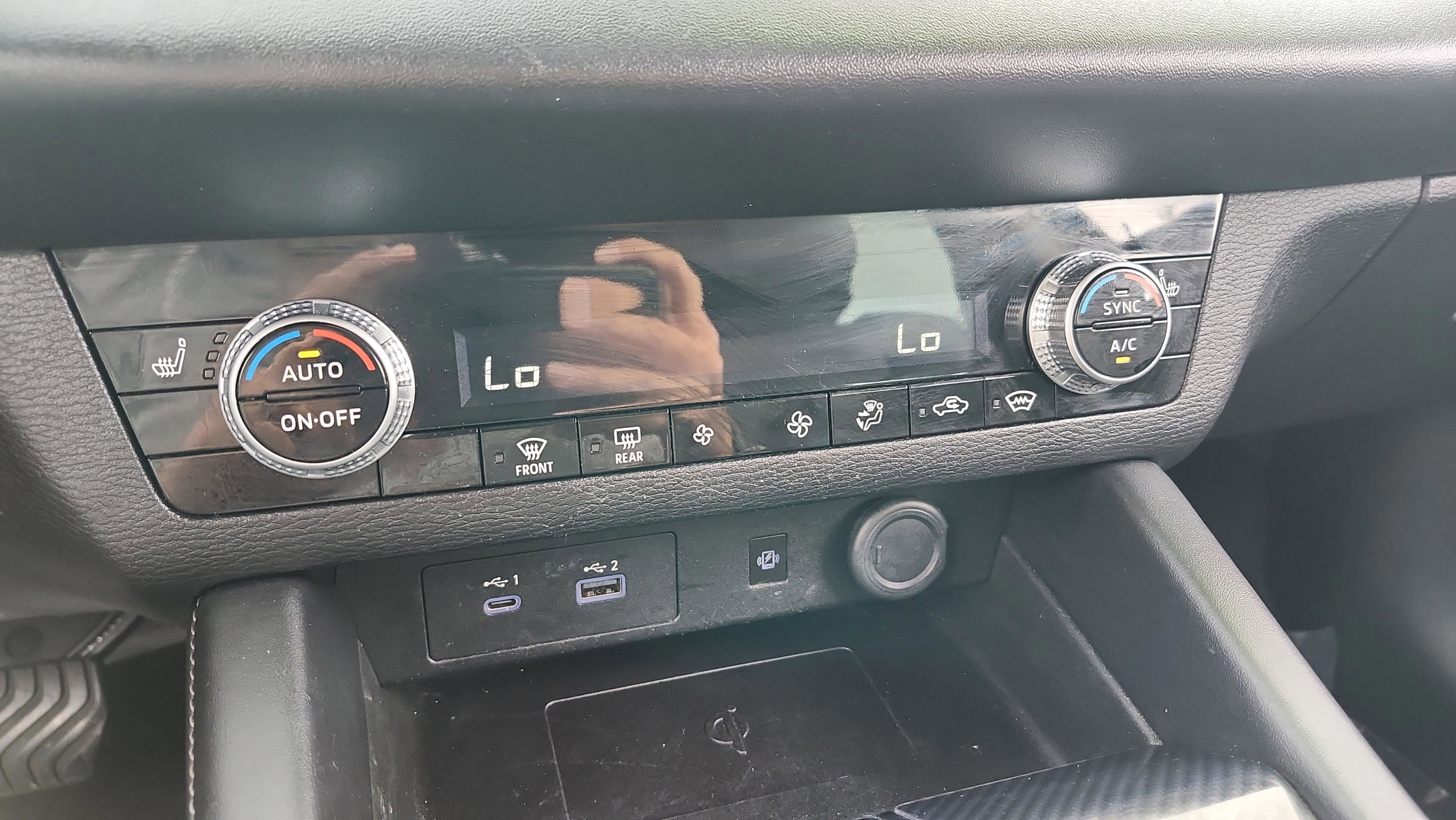 Used 2022 Mitsubishi Outlander SE image 27