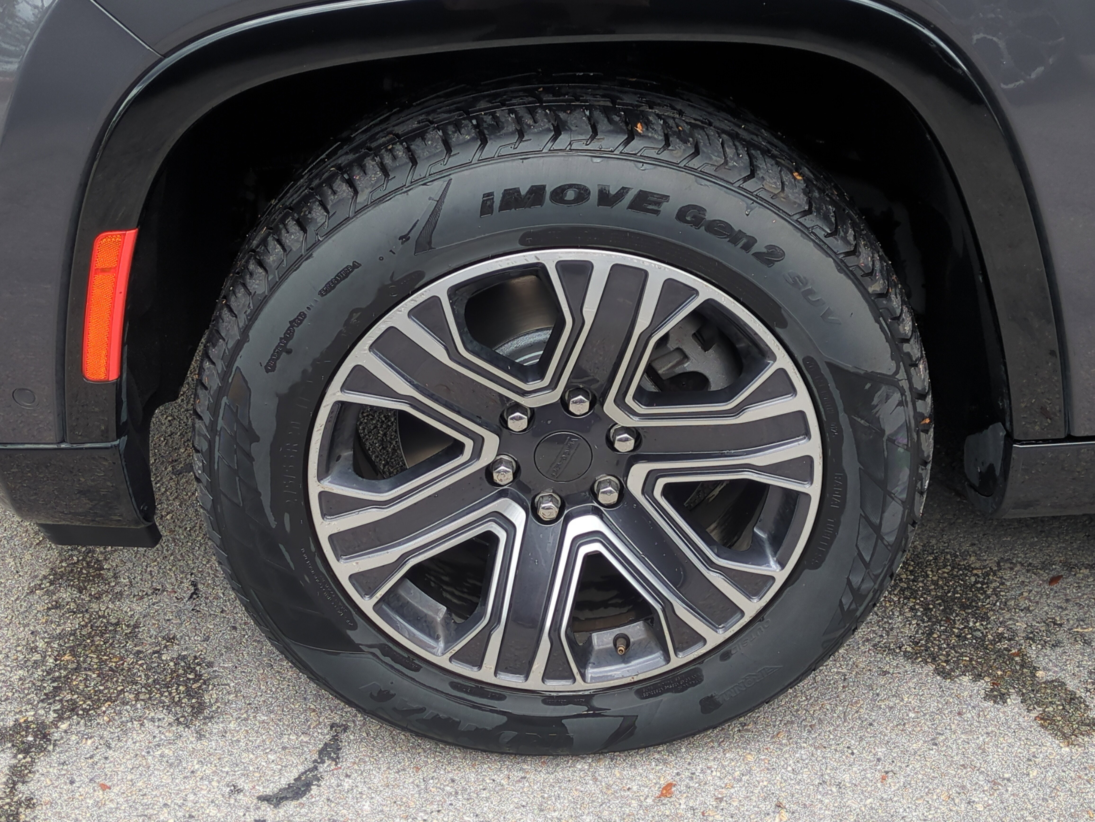 Certified 2024 Jeep Wagoneer L Series II w/ Flexible Seating Group image 11