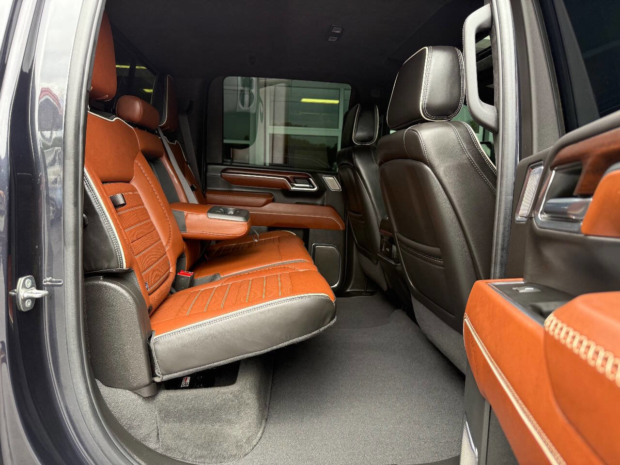 Used 2024 GMC Sierra 3500 Denali Ultimate image 37