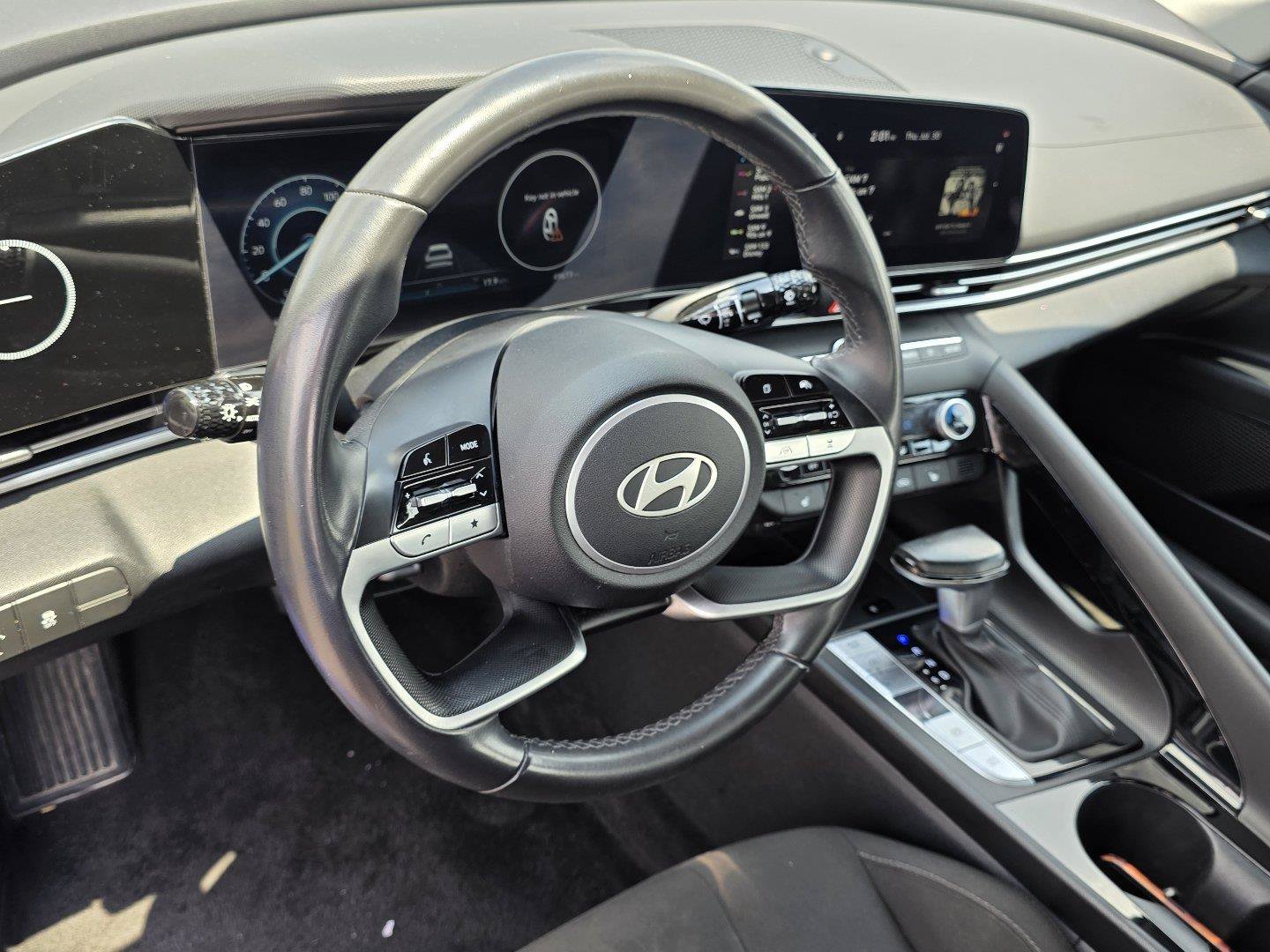 Used 2025 Hyundai Elantra SEL FWD image 12