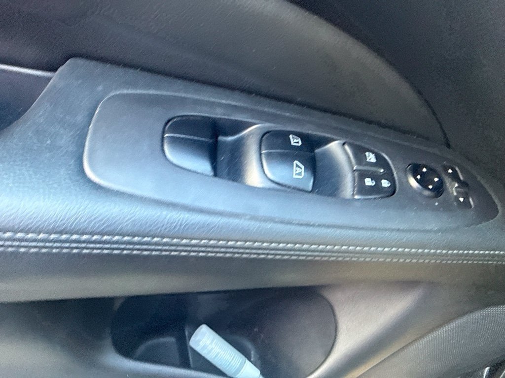 Used 2019 Nissan Pathfinder SL FWD image 10