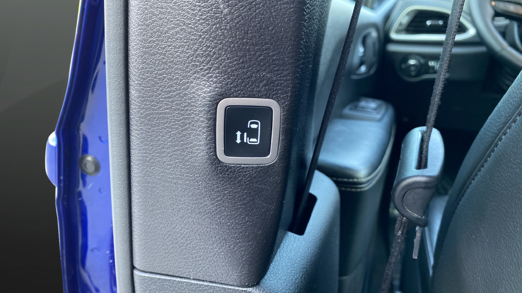Used 2021 Chrysler Pacifica Touring-L w/ Uconnect Theater Family Group AWD/4WD image 38