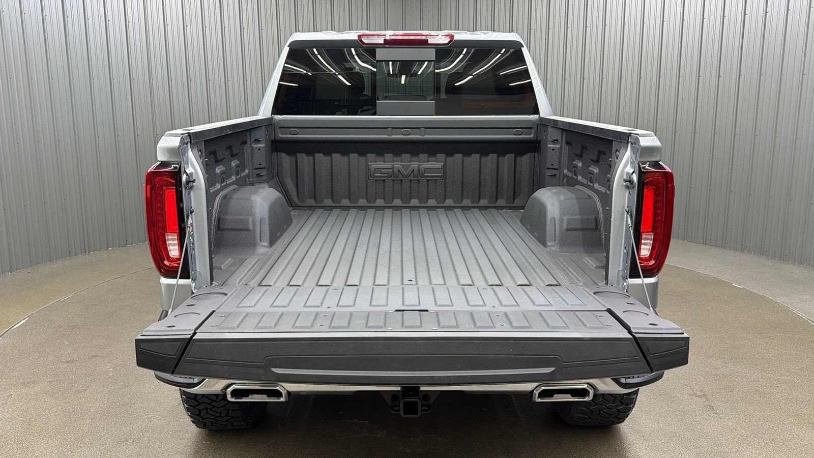 Used 2026 GMC Sierra 1500 SLT AWD/4WD image 18