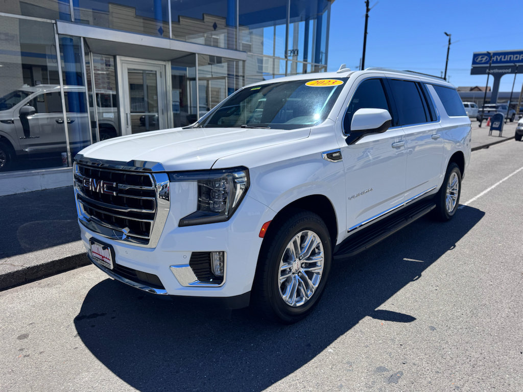 Used 2023 GMC Yukon XL SLT AWD/4WD image 3