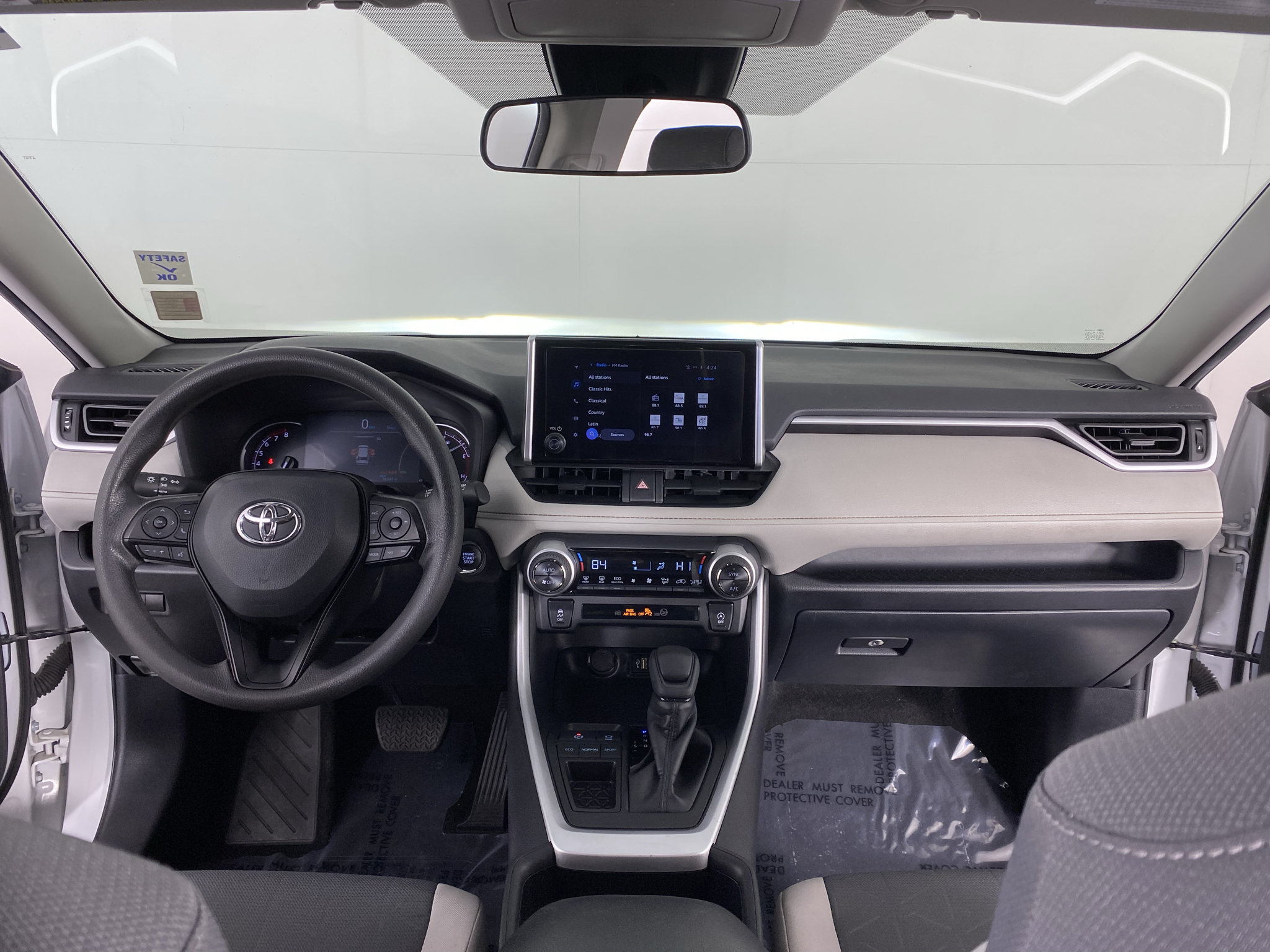 Used 2025 Toyota RAV4 XLE FWD image 17