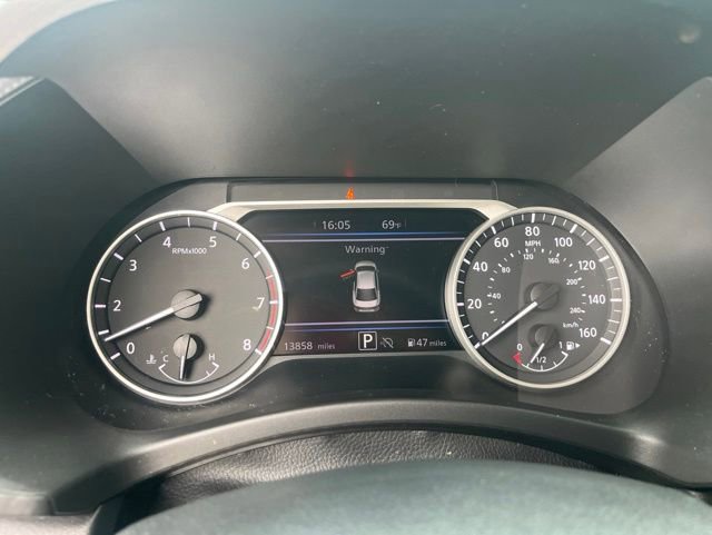 Used 2025 Nissan Sentra SR w/ SR Premium Package FWD image 13