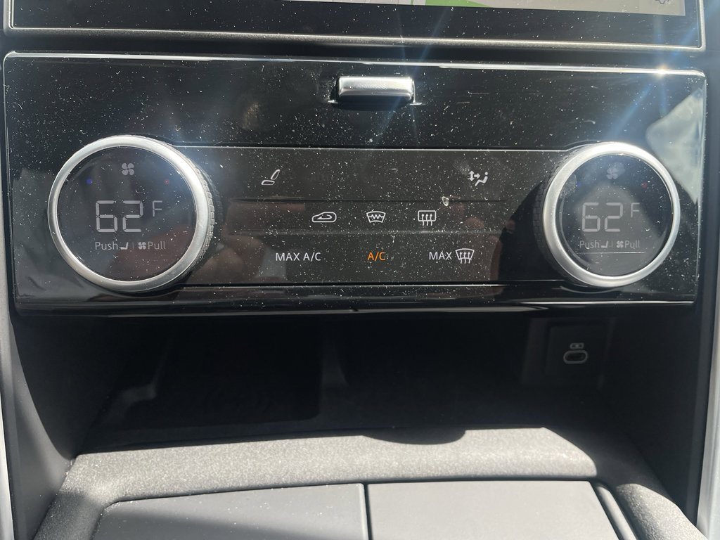 Used 2025 Land Rover Discovery S AWD/4WD image 32