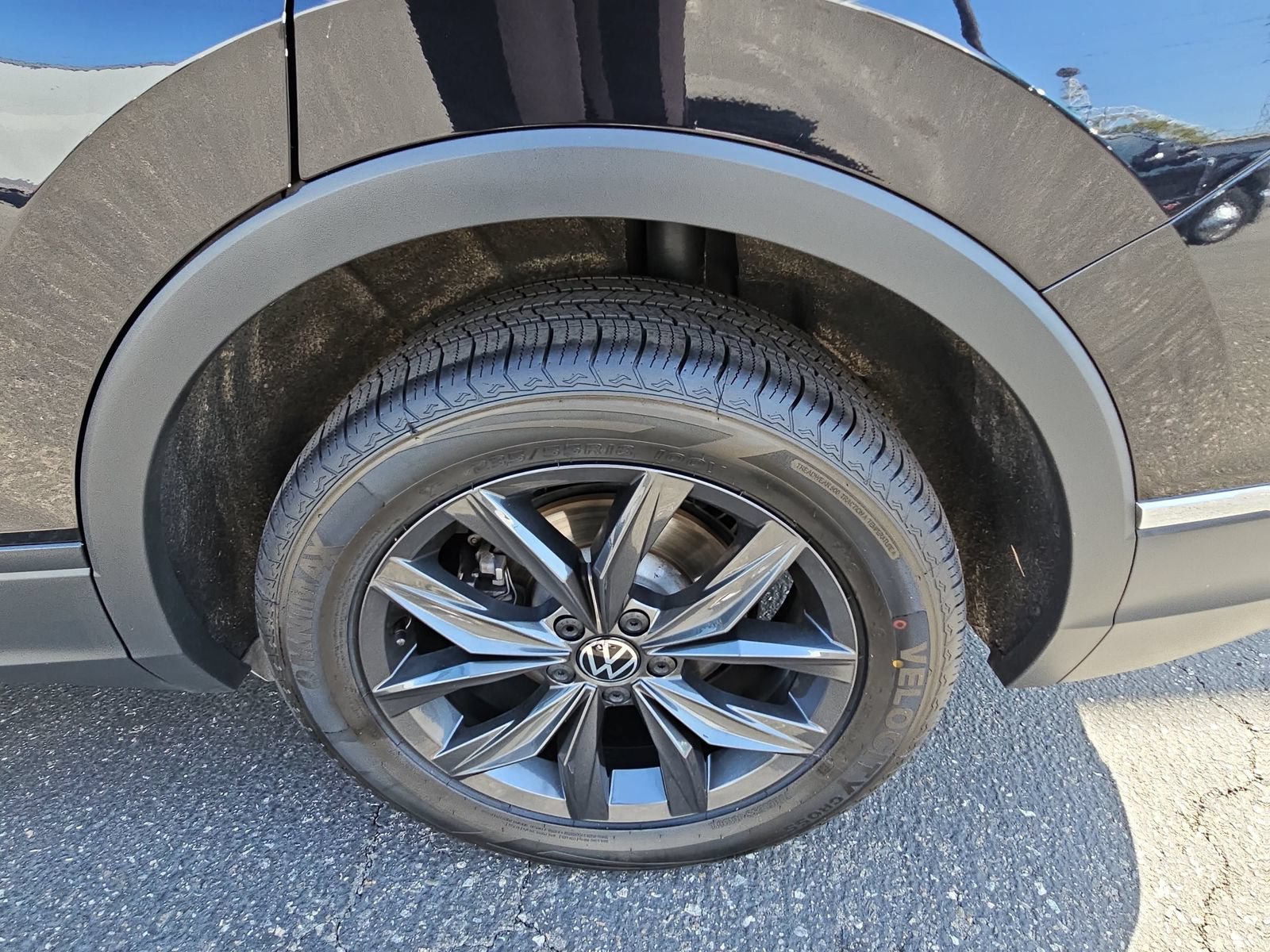 Certified 2024 Volkswagen Tiguan SE FWD image 35