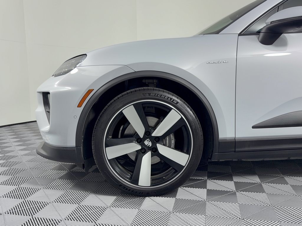 Certified 2024 Porsche Macan 4 Electric AWD/4WD image 13