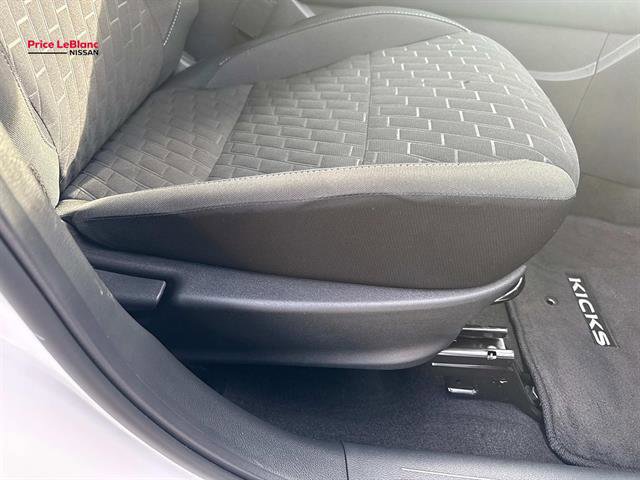 Used 2024 Nissan Kicks SV FWD image 11