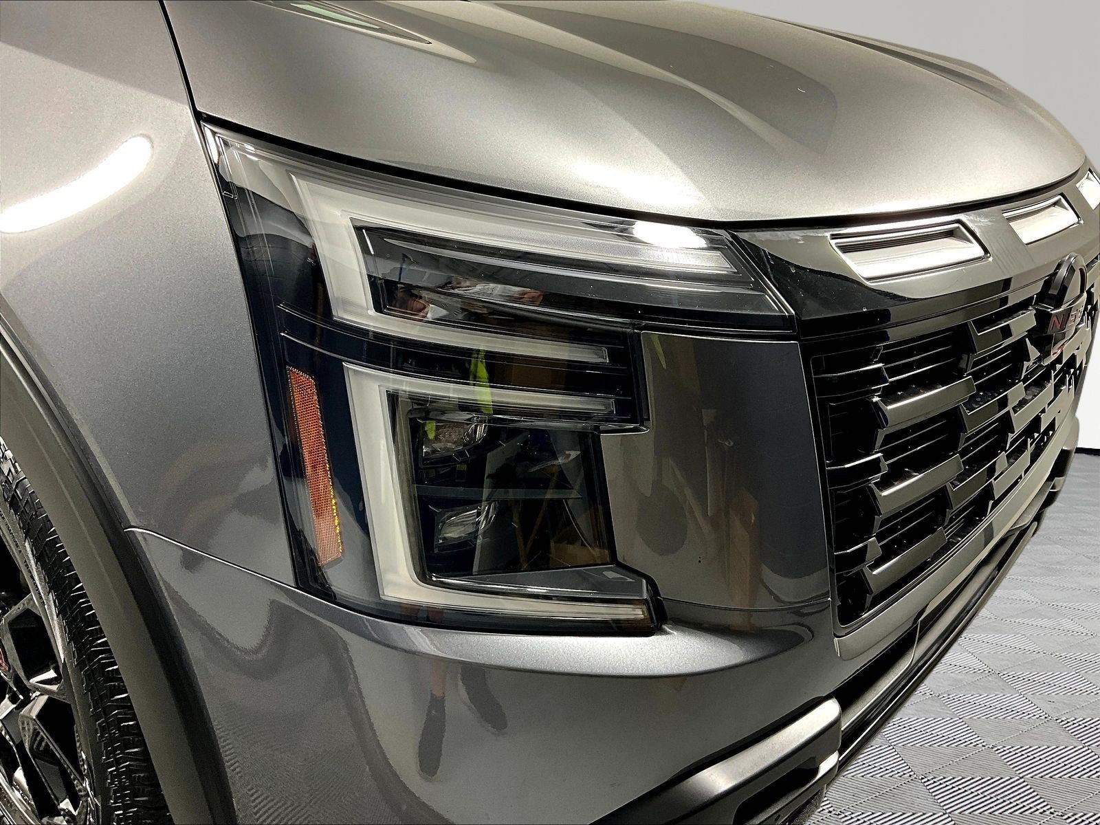 Certified 2025 Nissan Armada PRO-4X AWD/4WD image 32