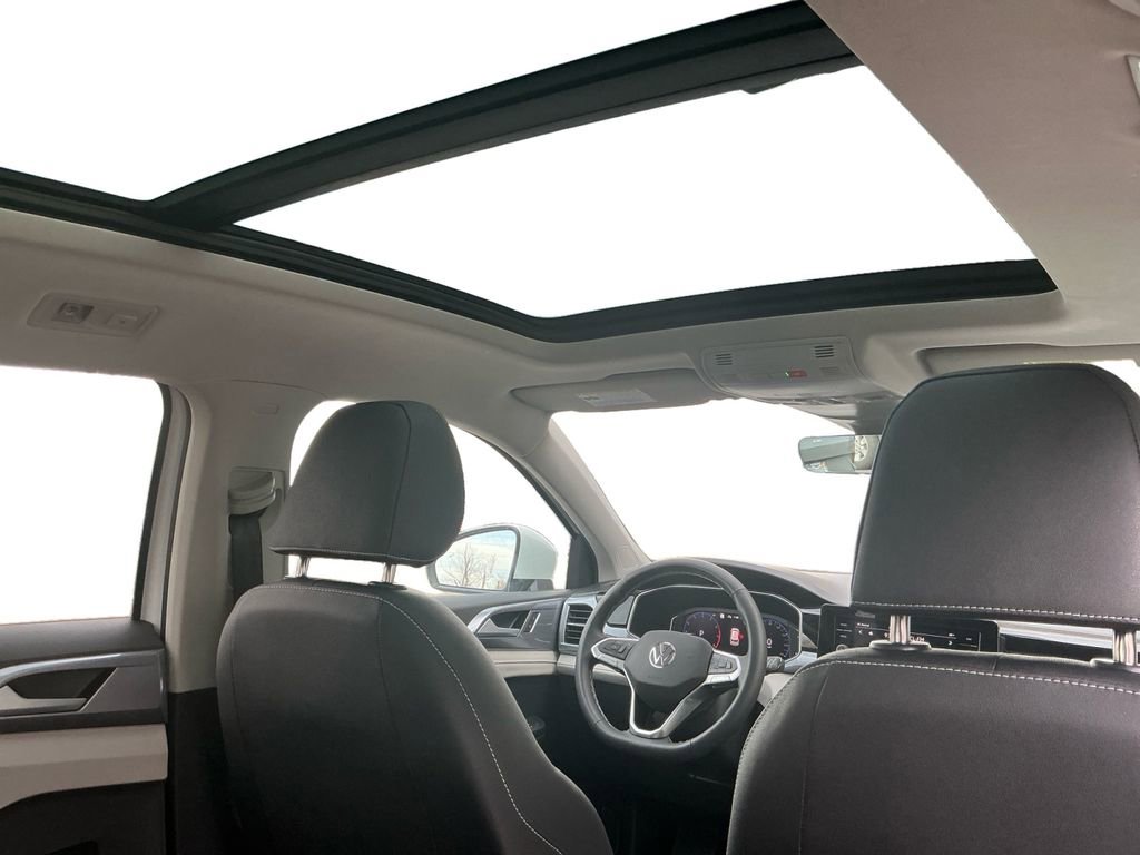 New 2025 Volkswagen Taos SEL image 20