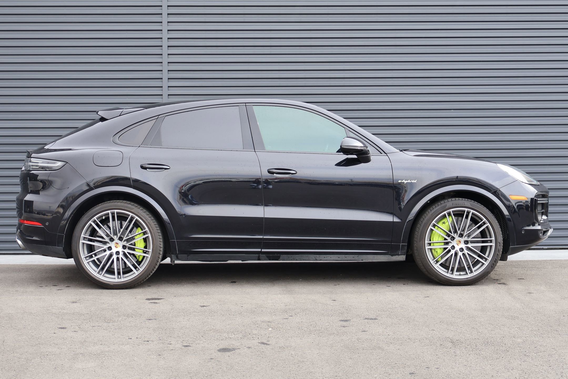 Certified 2022 Porsche Cayenne Turbo S AWD/4WD image 9