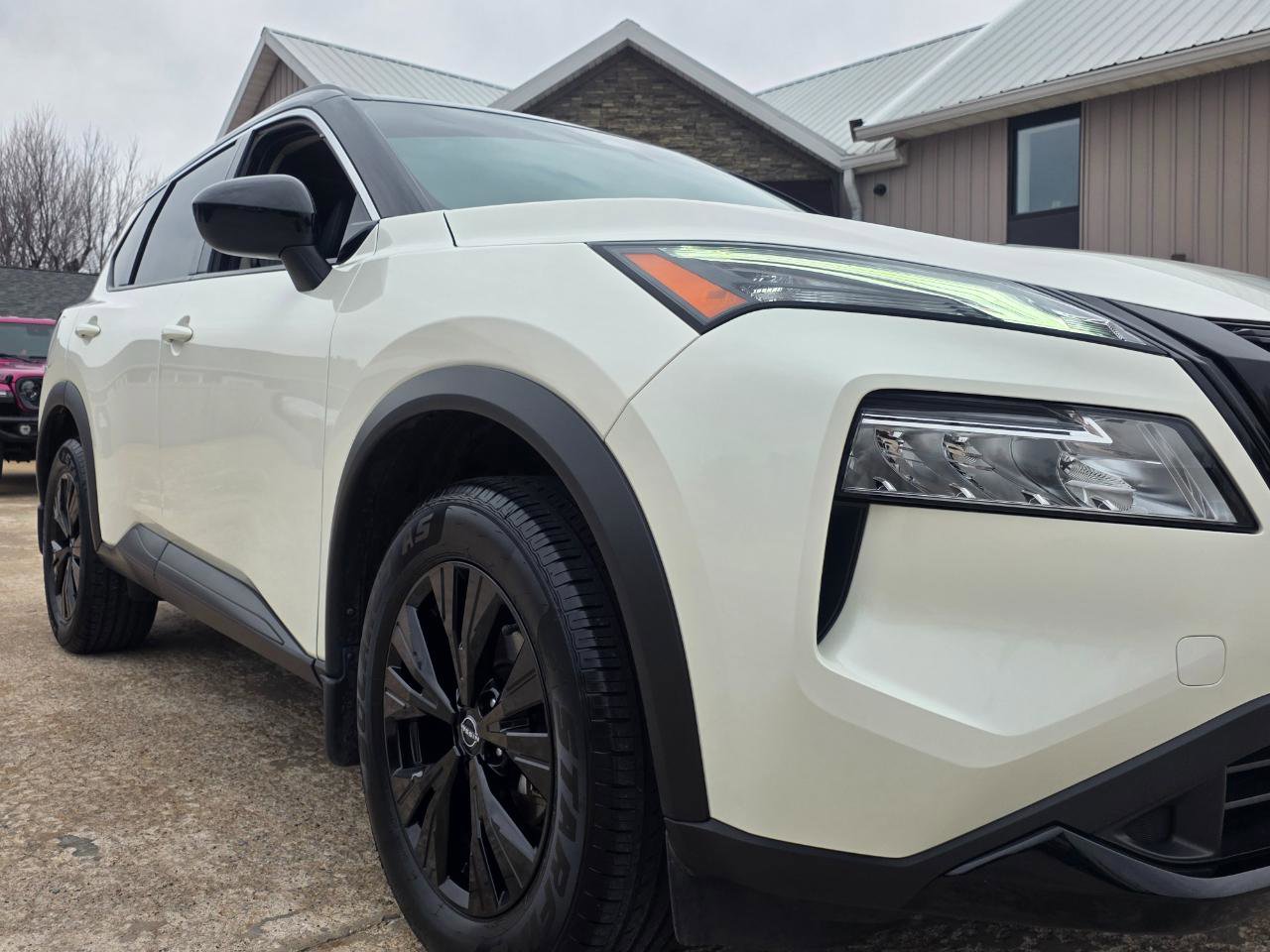 Used 2023 Nissan Rogue SV w/ SV Premium B Package image 26