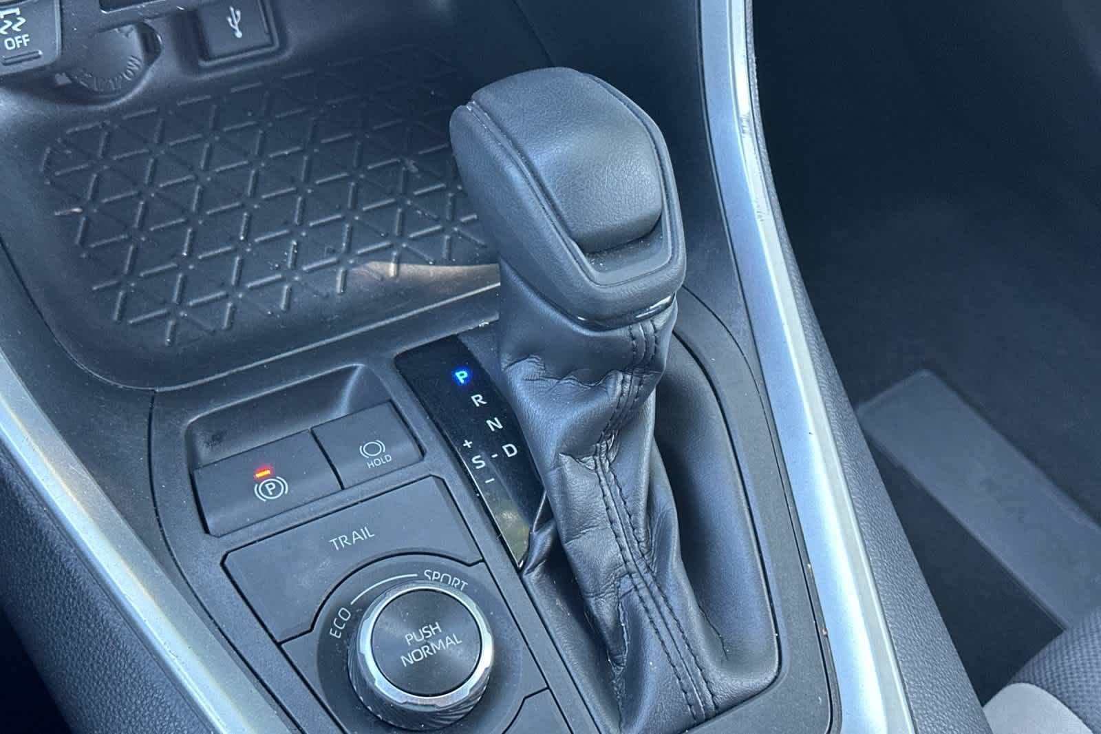 Used 2021 Toyota RAV4 XLE w/ Convenience Package AWD/4WD image 21