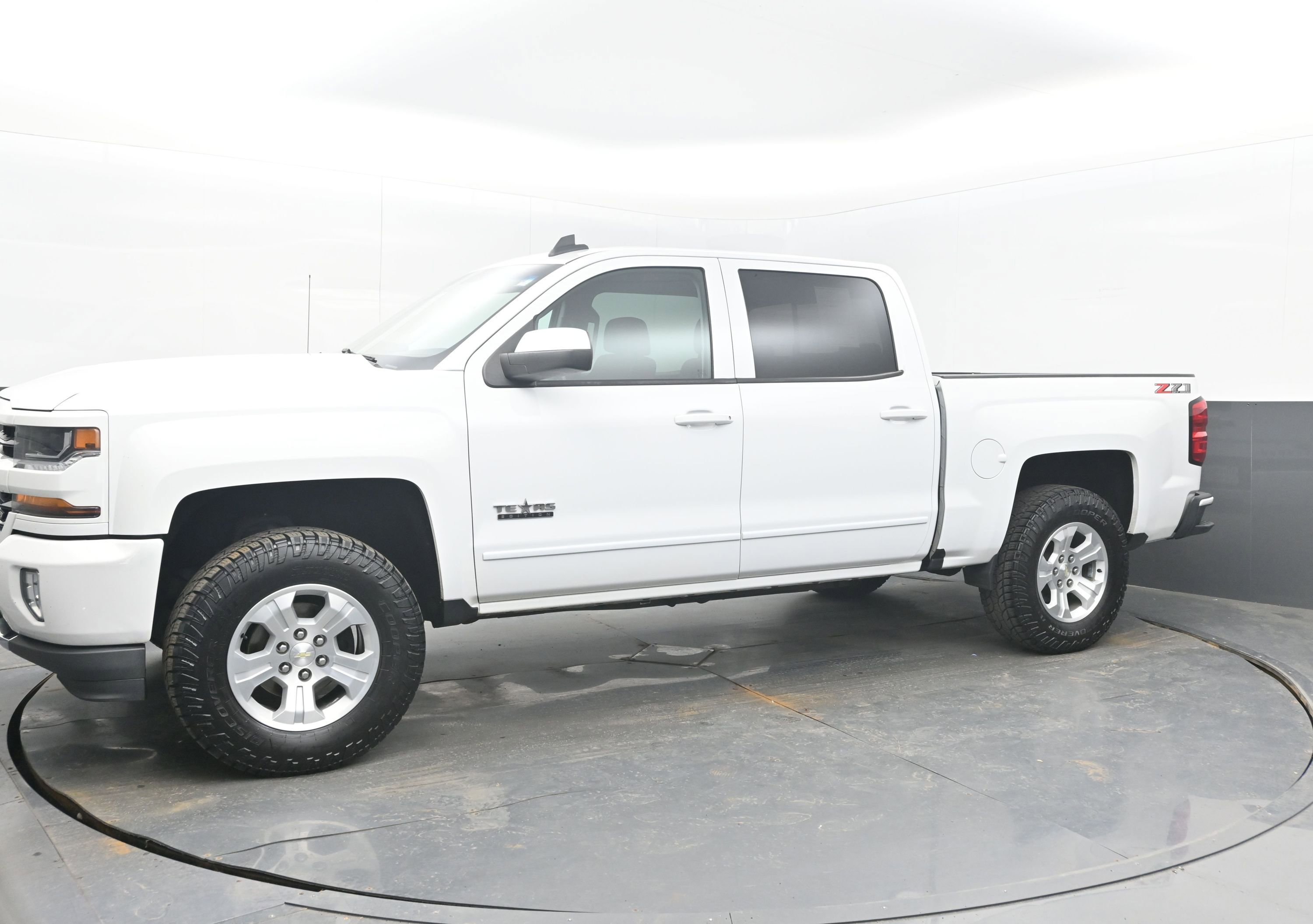 Used 2018 Chevrolet Silverado 1500 LT w/ Texas Edition image 4