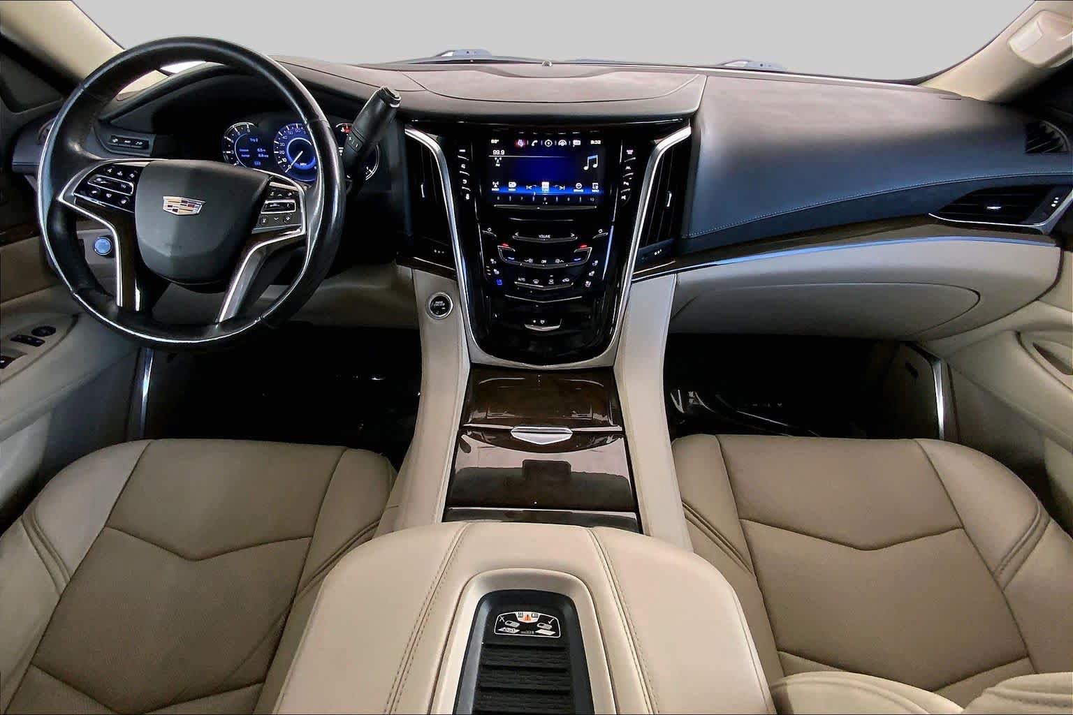 Used 2018 Cadillac Escalade Luxury AWD/4WD image 16