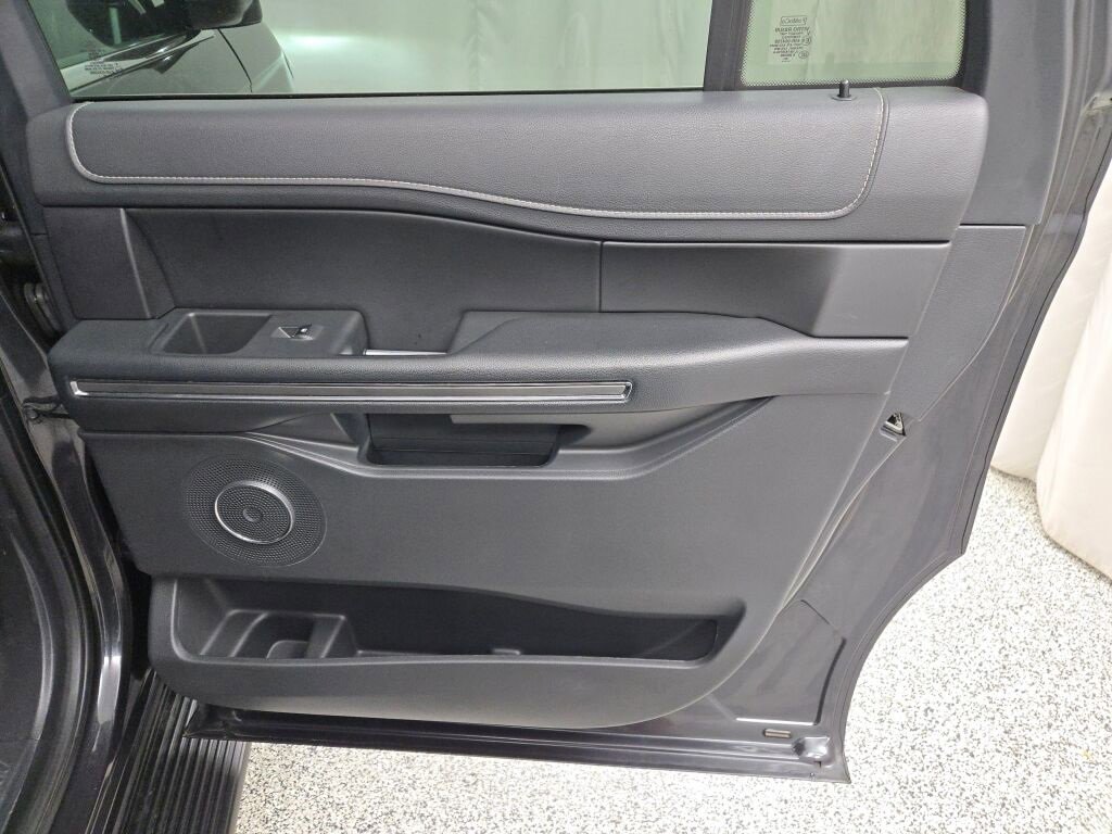 Used 2023 Ford Expedition Max XLT image 10