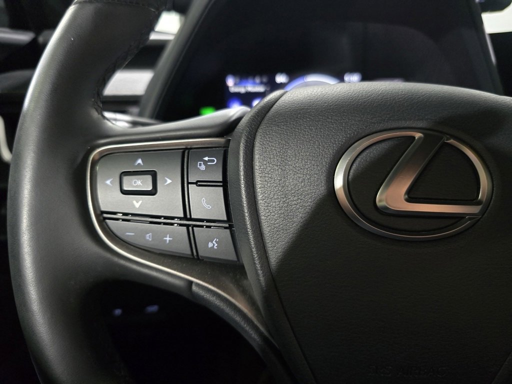 Used 2023 Lexus UX 250h FWD image 16