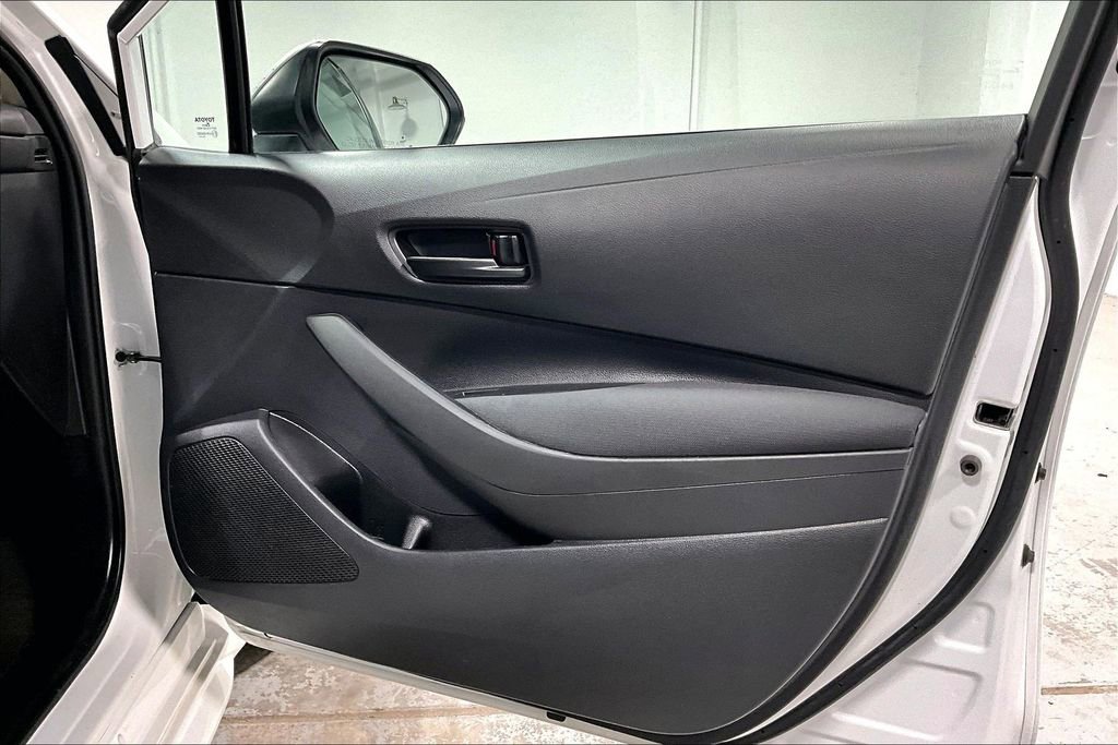 Used 2022 Toyota Corolla LE image 22