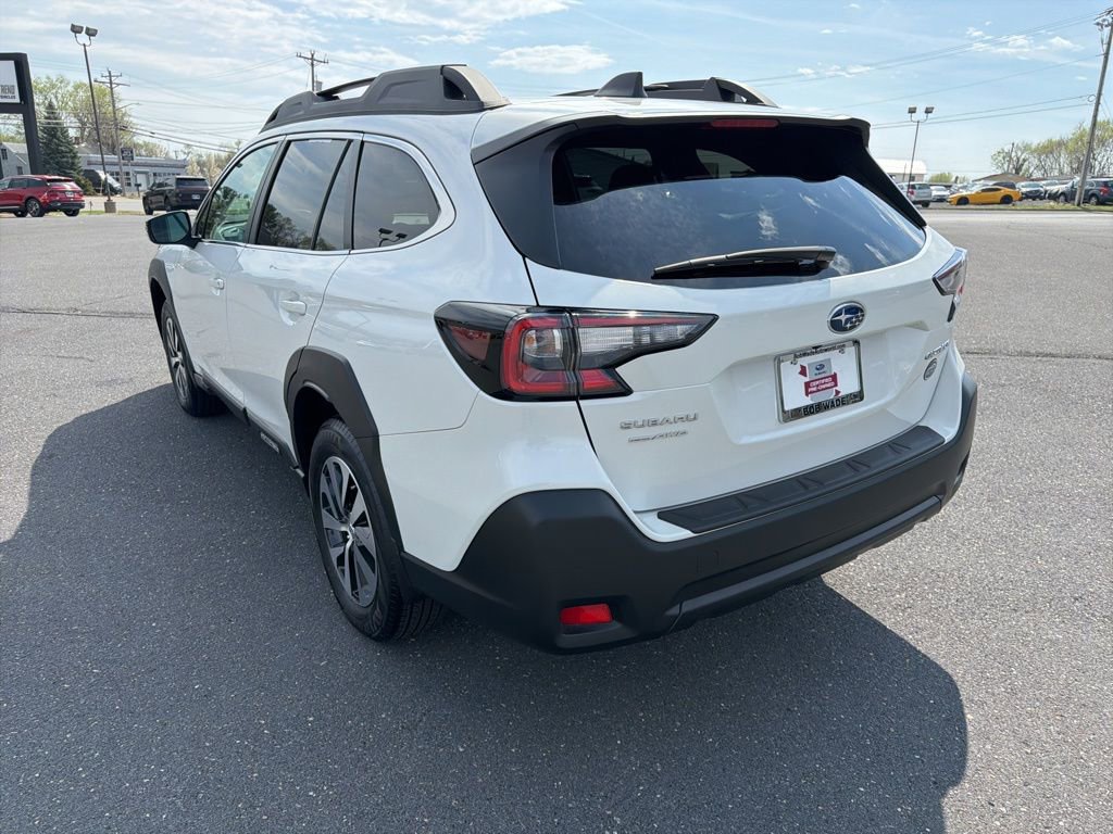 Certified 2025 Subaru Outback Premium image 3